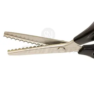 Price Xes black pinking shears with scalloped 7mm blade