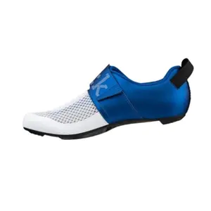 Fizik Transiro Hydra triathlon shoe in white and metallic blue, showing the 3D air mesh upper and single strap closure