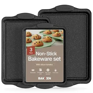 Three BAKKEN cookie sheets nested together in various sizes