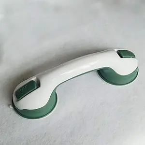 Bequilter suction ruler handle attached to a ruler