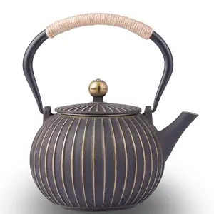 KalraMay cast iron teapot with black and gold vertical stripe design